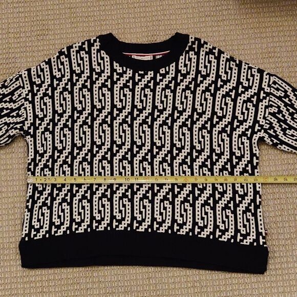 Tommy Hilfiger Two-Tone Cable Sweater - Picture 10 of 12